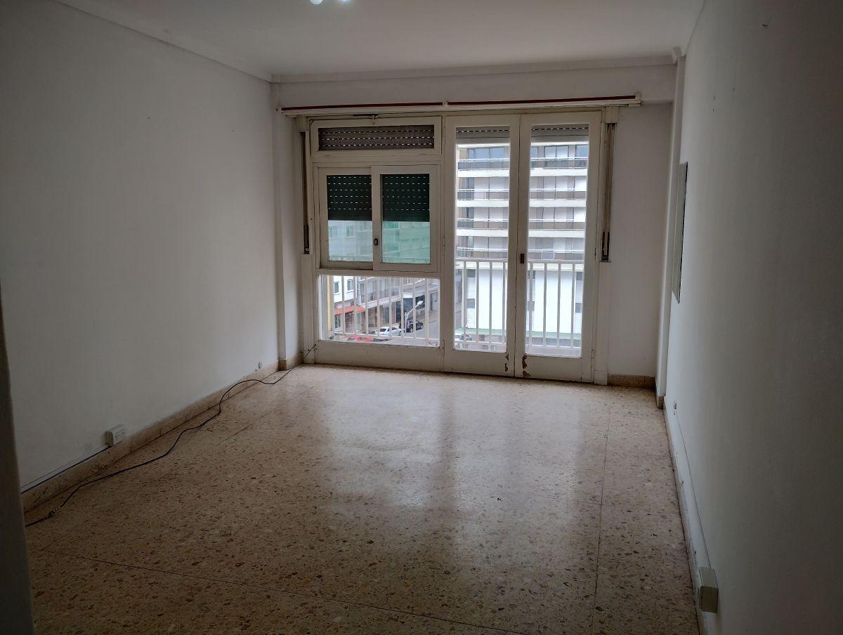Foto de 24 meses 2 ambientes con dependencia, balcón y vista al mar, imagen 3