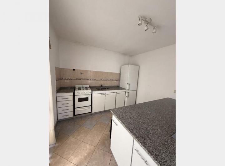 Triplex de 5 amb con cochera, apto crédito, en venta, Ituzaingo 4