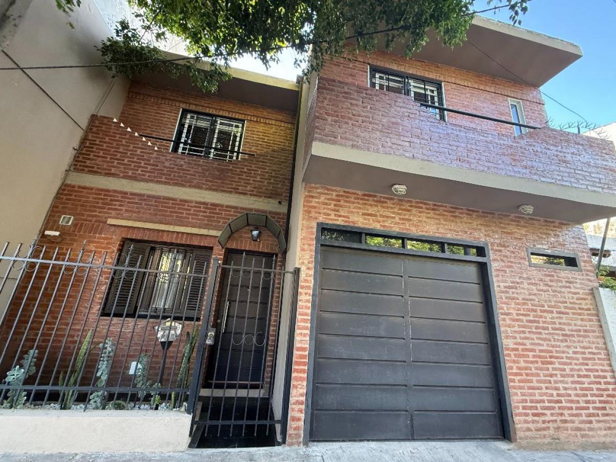 Casa de 5 amb con garage, patio y terraza en venta, Villa Sarmiento