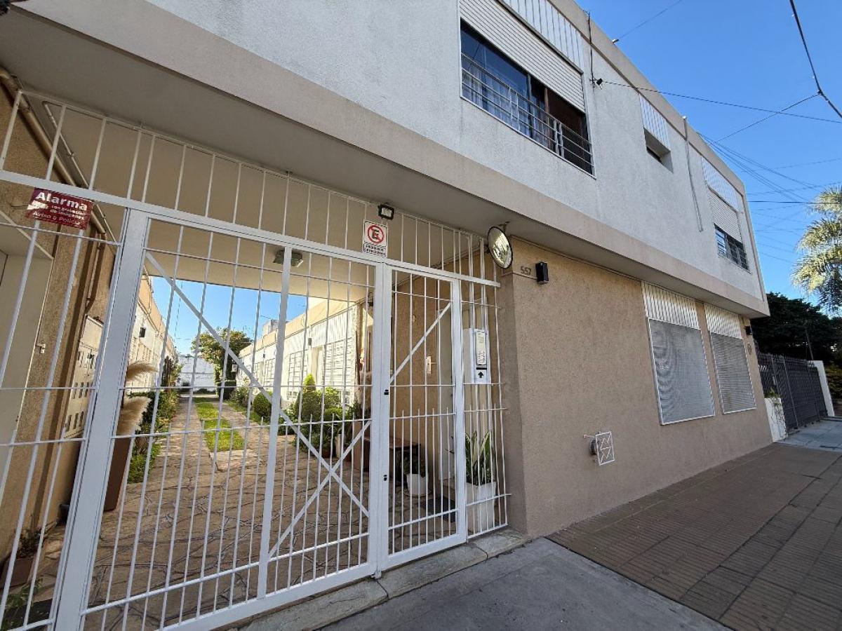 Ph de 3 amb con cochera descubierta, apto crédito, en venta. Haedo