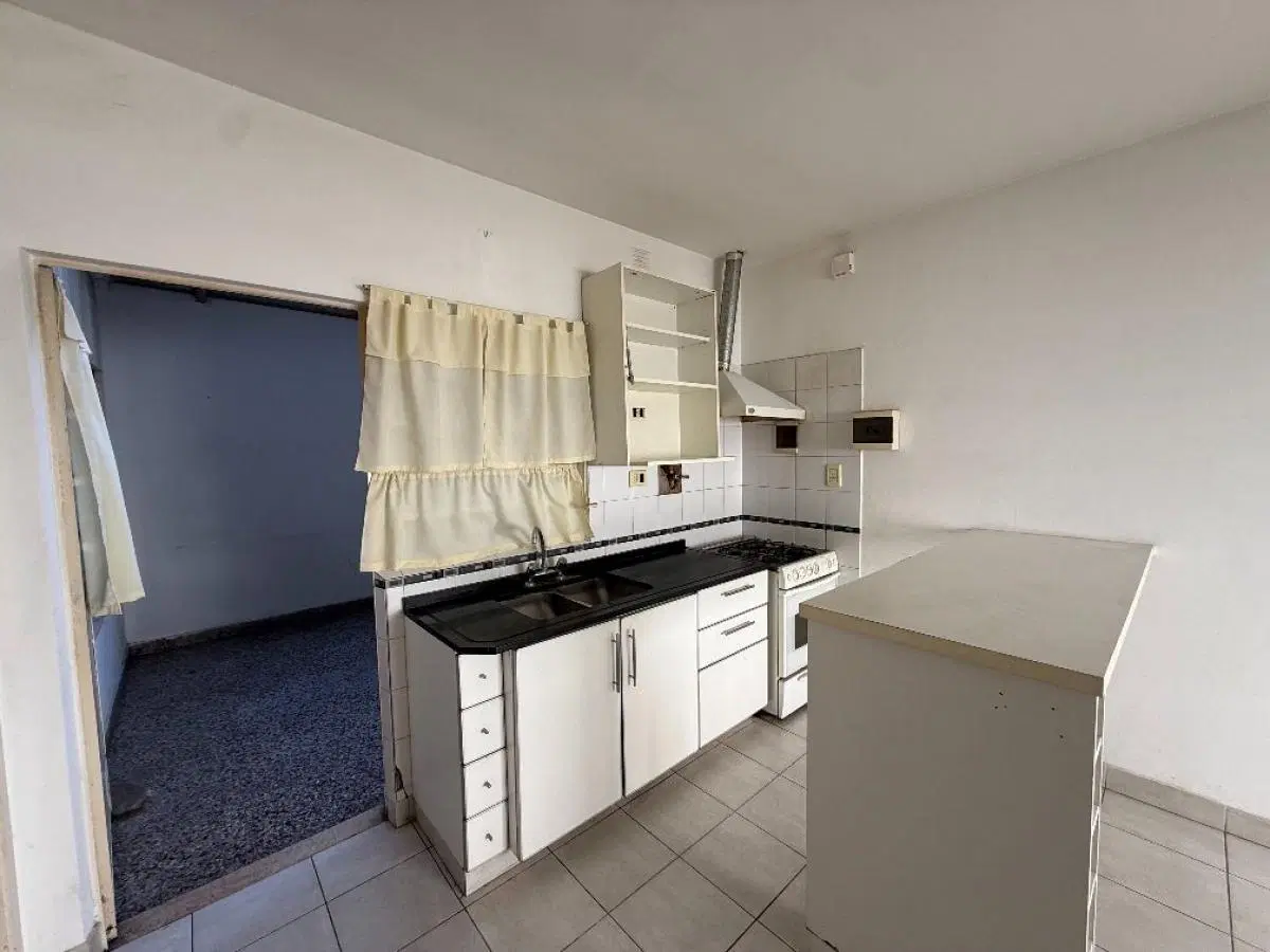 Ph de 3 amb con cochera descubierta, apto crédito, en venta. Haedo 3