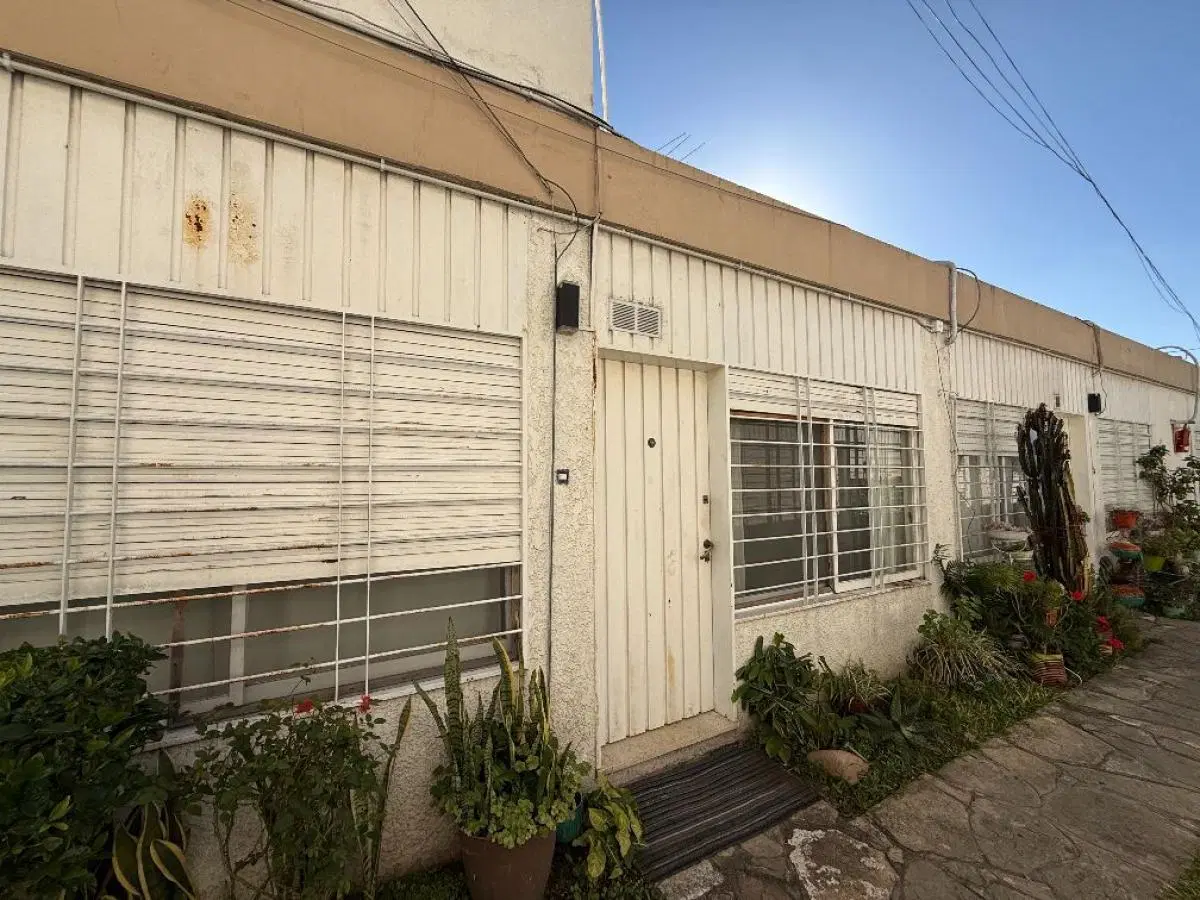 Ph de 3 amb con cochera descubierta, apto crédito, en venta. Haedo 2