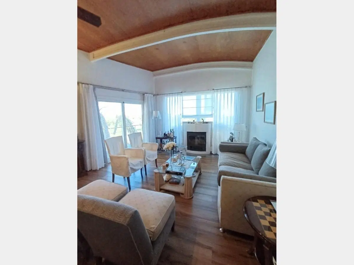Casa de 4 amb con galeria y piscina, en venta, Isla Santa Monica 4