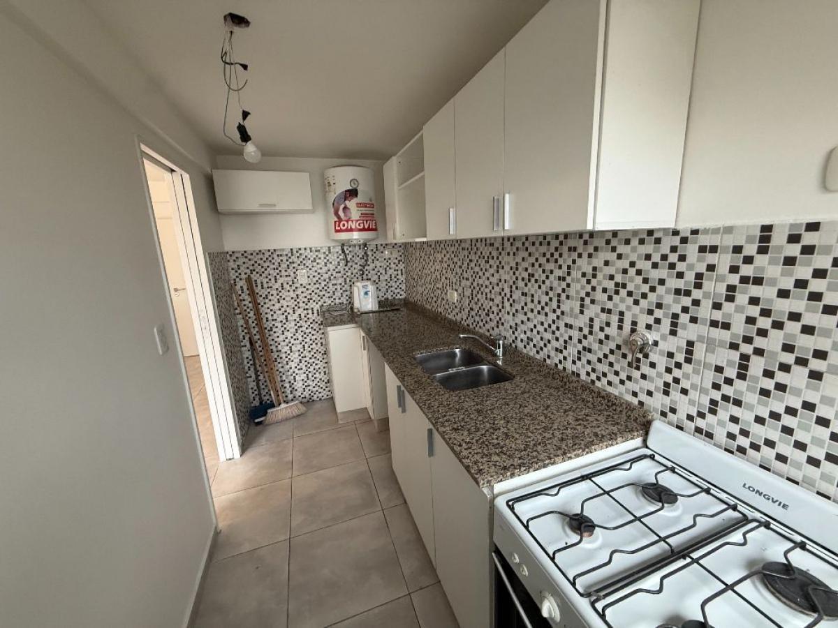 Foto de Departamento de 2 amb con balcón y dormitorio en suite, en Alquiler, imagen 1