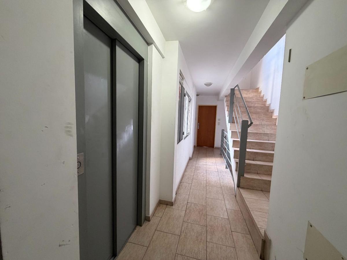 Foto de Departamento de 2 amb, al frente, con balcón, en alquiler, Haedo, imagen 2