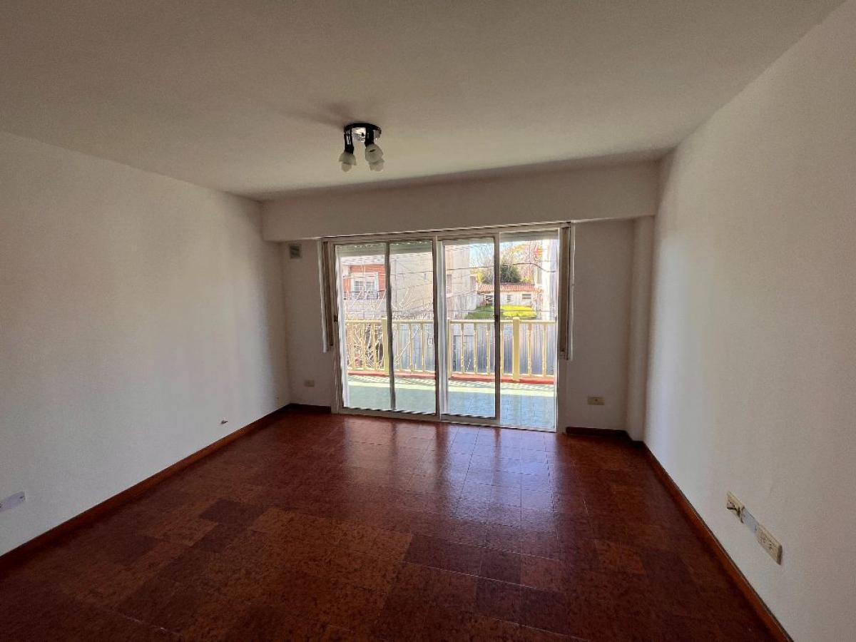 Foto de Ph de 3 amb con balcón y patio, en alquiler, Haedo, imagen 2