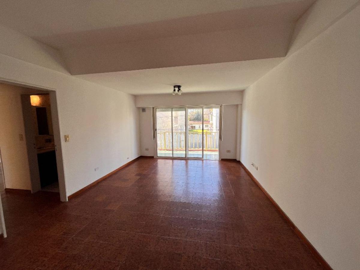 Foto de Ph de 3 amb con balcón y patio, en alquiler, Haedo, imagen 1