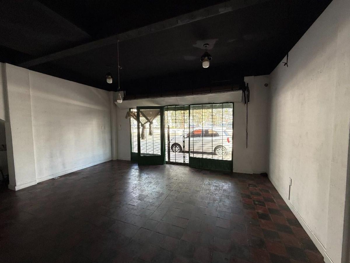 Foto de Local comercial a mts del hospital, en venta, Haedo, imagen 1