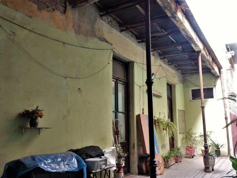 Casa/lote en Venta con Local en Artigas Al 1900. Terreno de 8 X 38 1