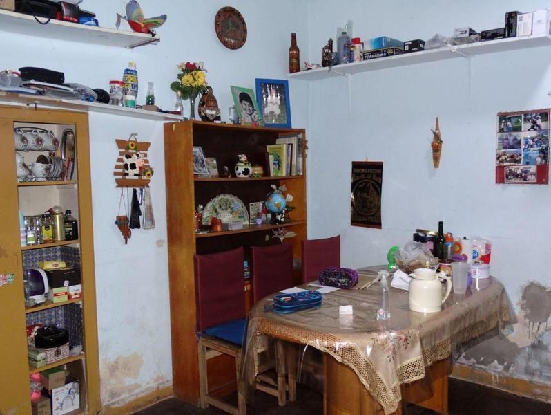 Casa/lote en Venta con Local en Artigas Al 1900. Terreno de 8 X 38 3