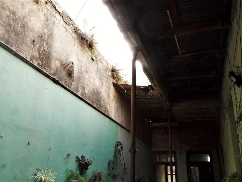 Casa/lote en Venta con Local en Artigas Al 1900. Terreno de 8 X 38 4