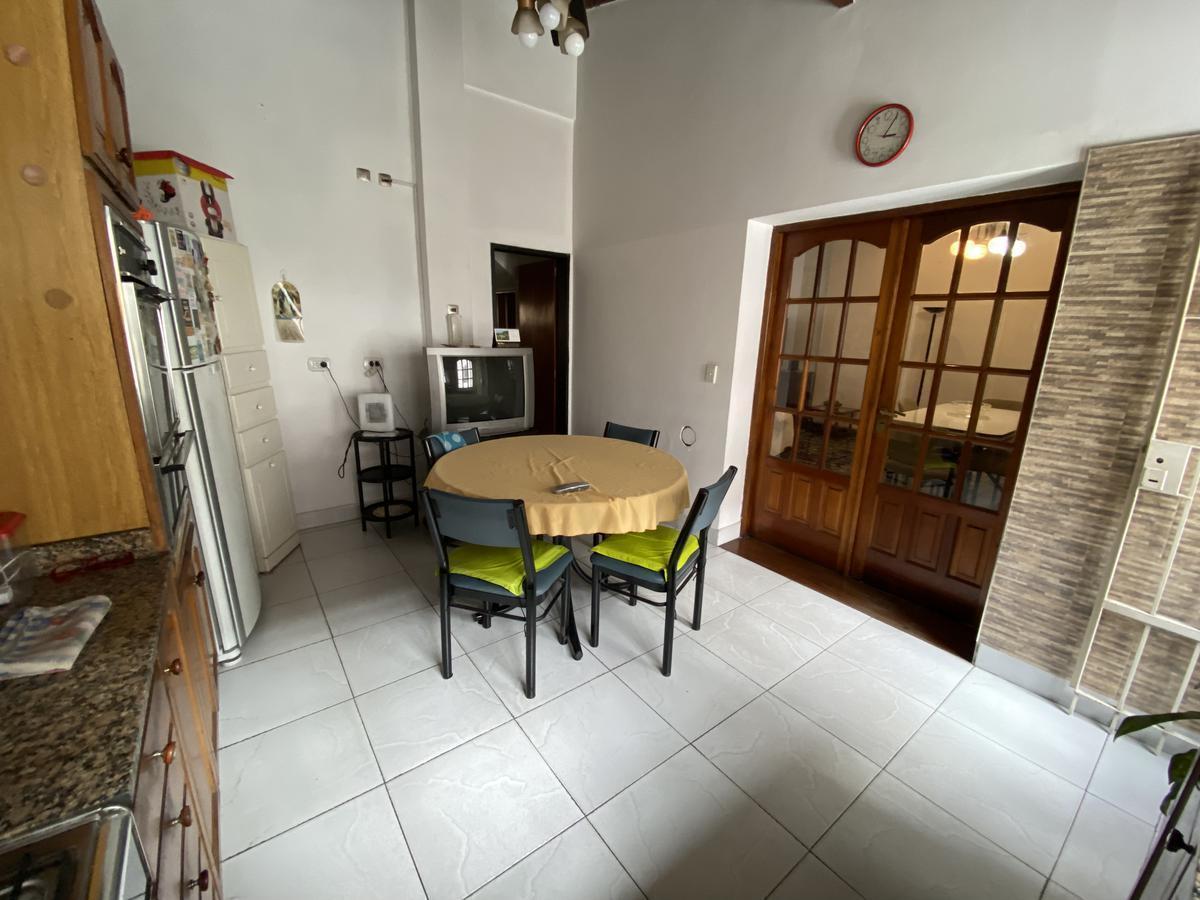 Casa 5 Ambientes con Patio, Terraza y Cochera - Acepta Propiedad Menor Valor 1