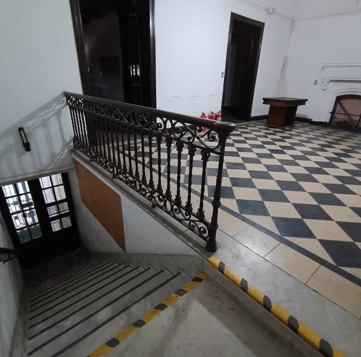 PH de 11 Ambientes - Antiguo - Primer Piso 2