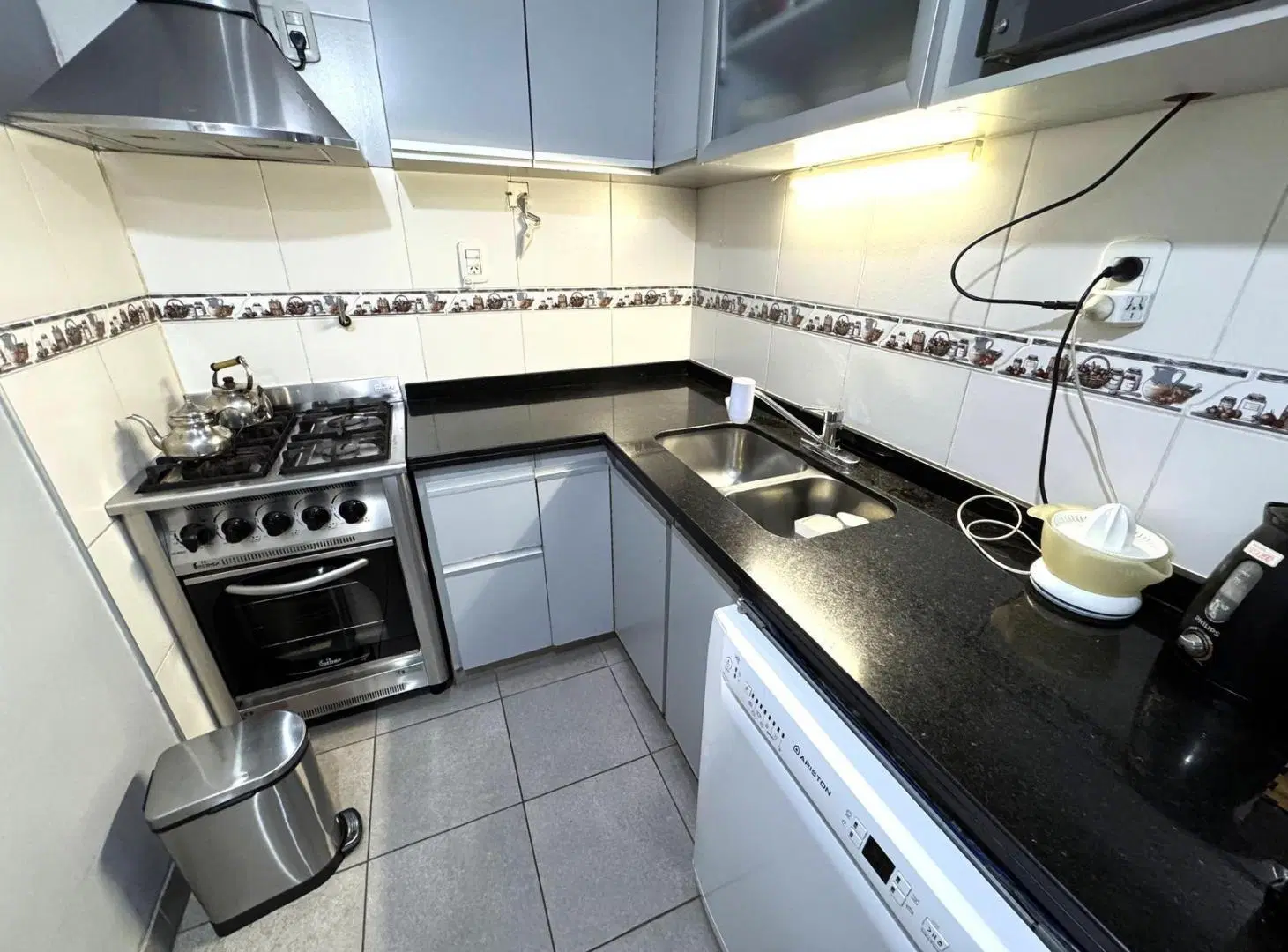 Casa en lote propio de 4 ambientes con garage, patio y quincho con parrilla 2