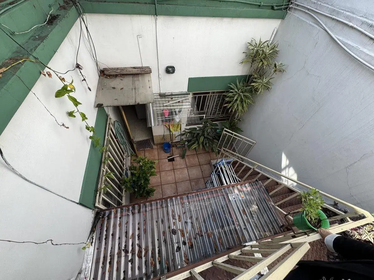 Casa en lote propio de 4 ambientes con garage, patio y quincho con parrilla 1