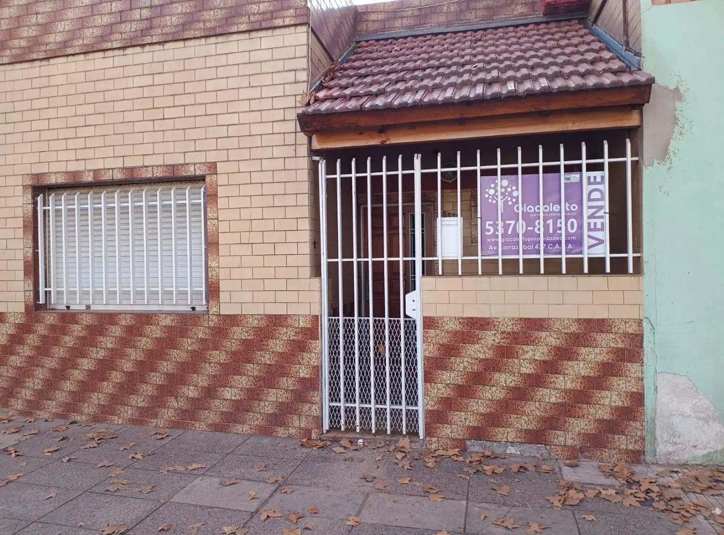 Casa a refaccionar con patio y terraza. Lote propio 3