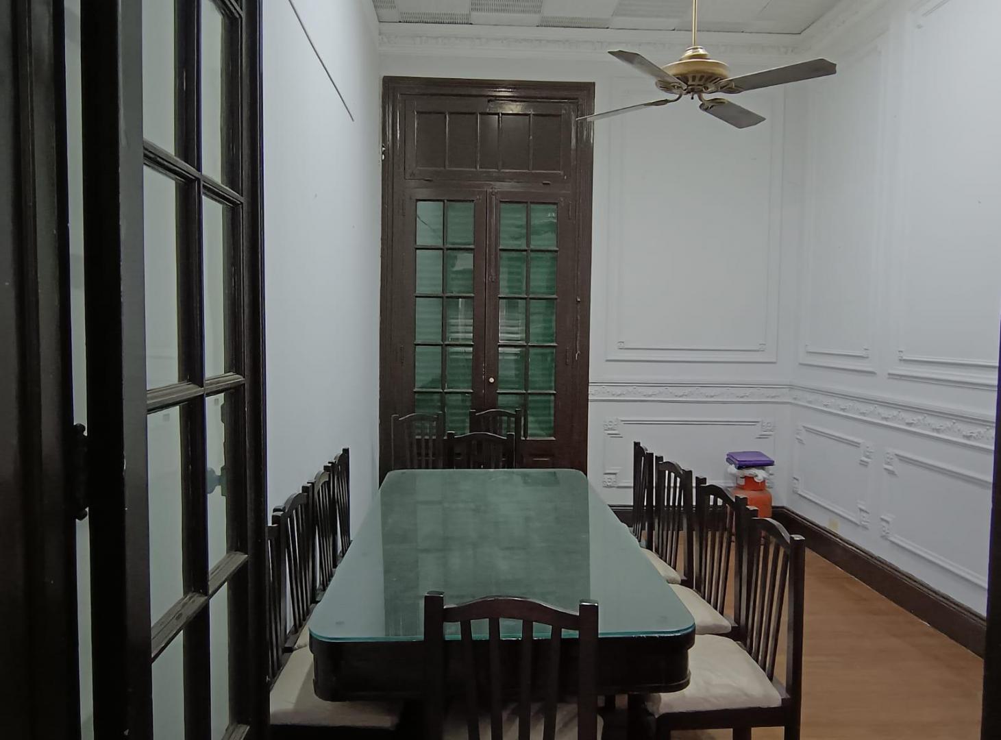 Foto de Ph antiguo en primer piso con entrada independiente y mucho espacio, imagen 3