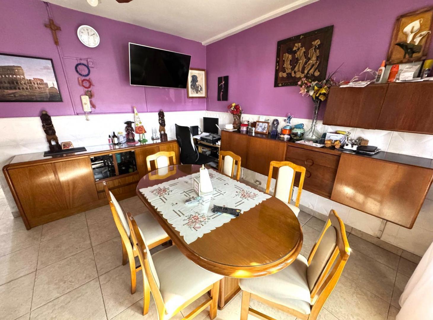 Foto de Casa en lote propio de 4 ambientes con garage, patio y quincho con, imagen 2