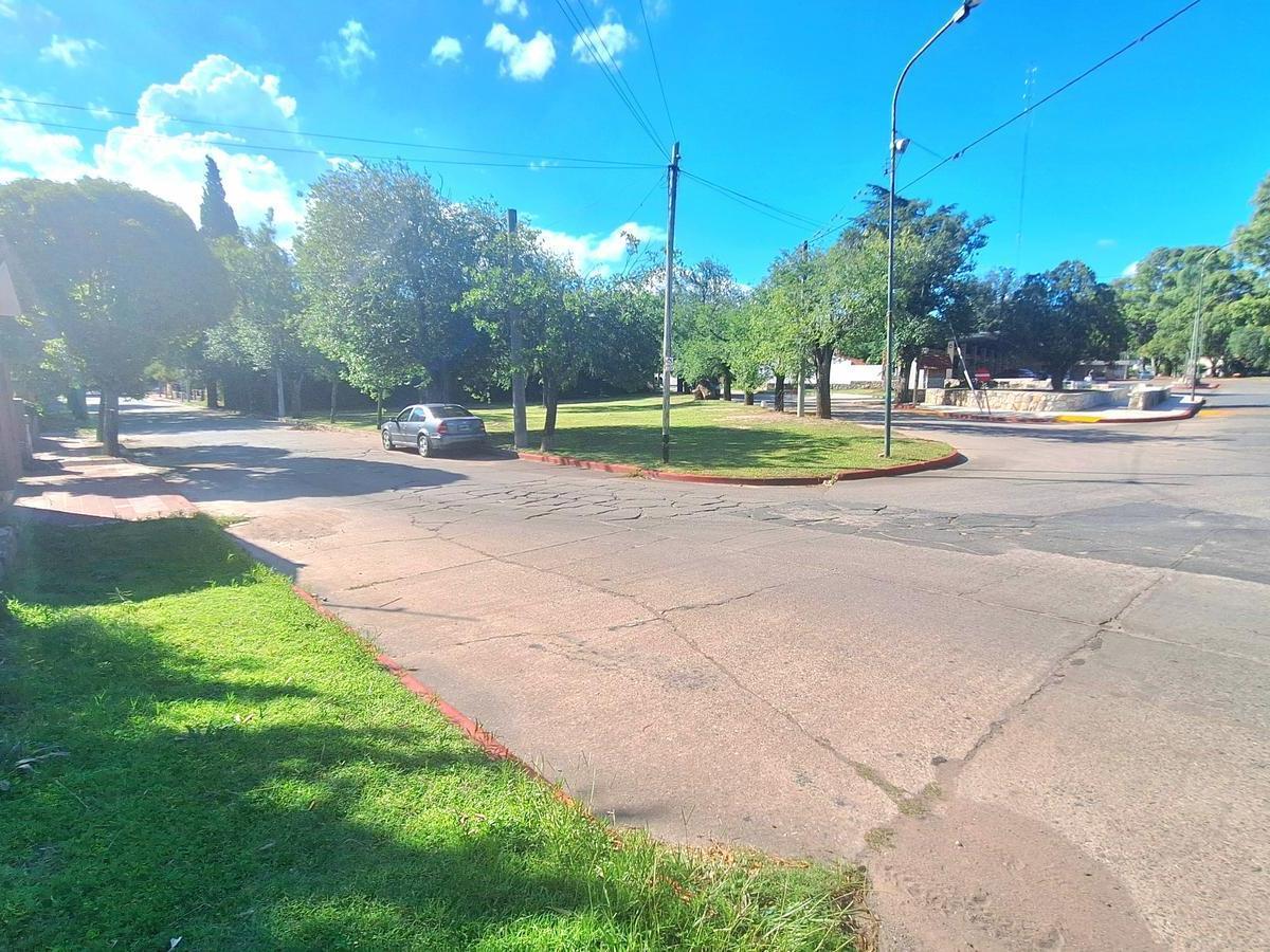 La Cumbre Terreno en Esquina Frente a La Terminal 4