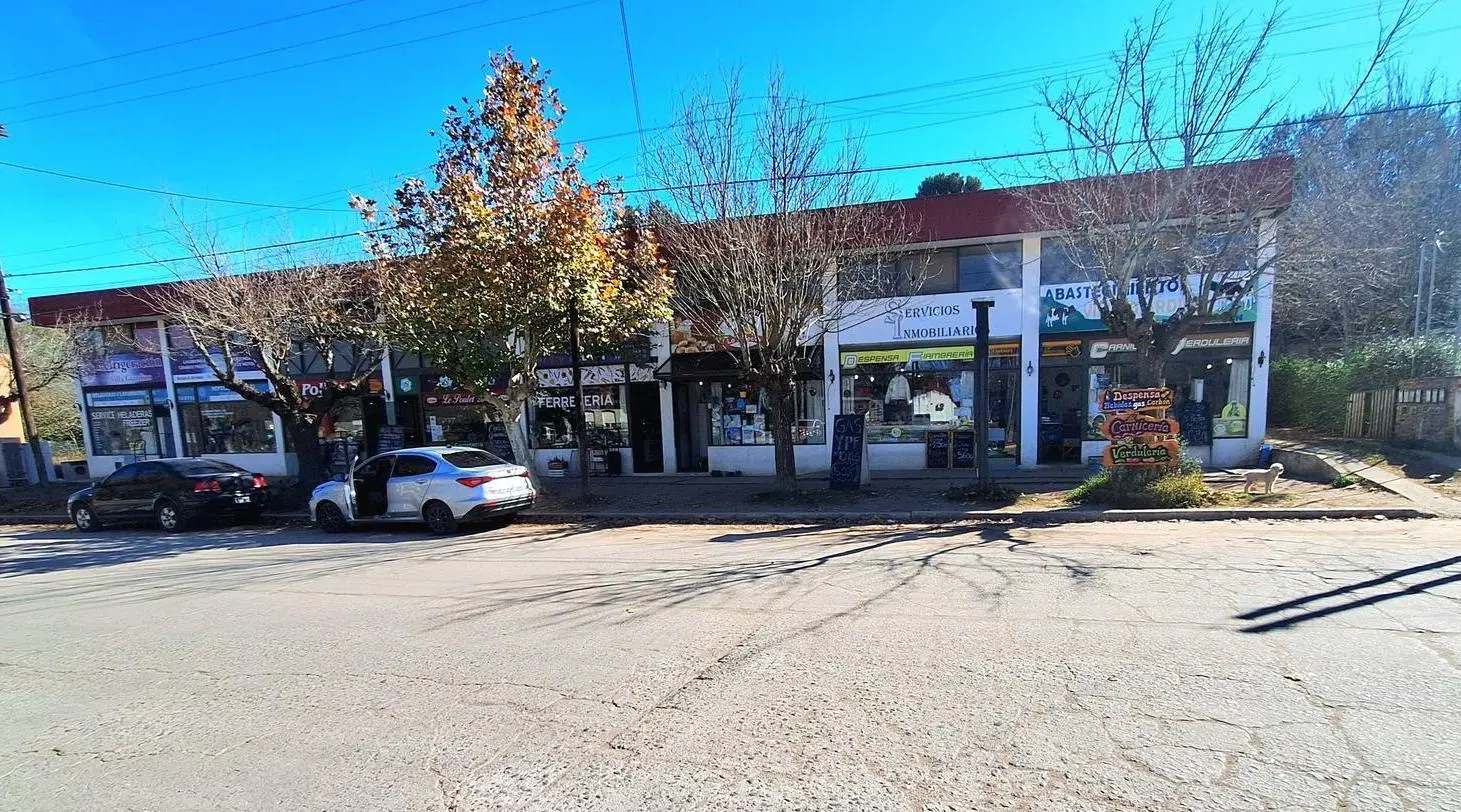 Villa Giardino Complejo de Locales en calle San Martin 3