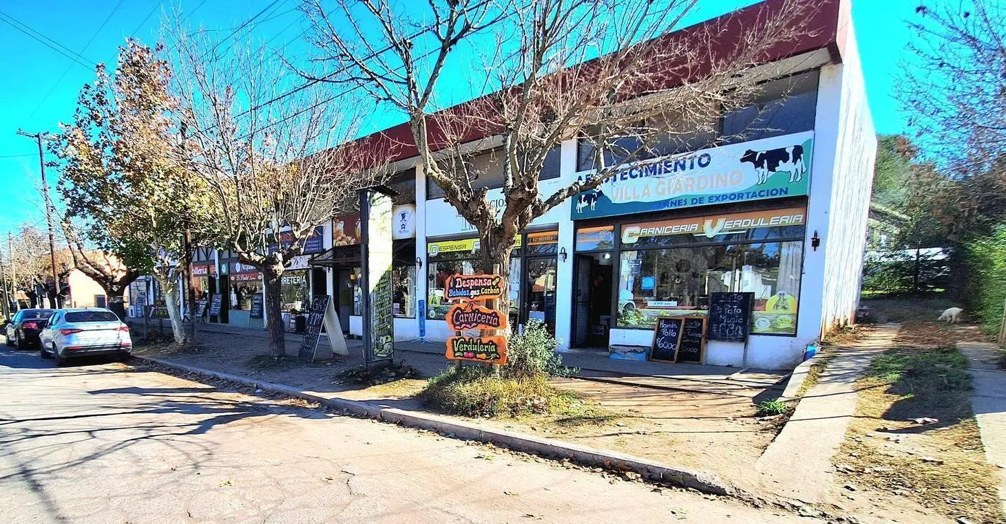 Villa Giardino Complejo de Locales en calle San Martin 5