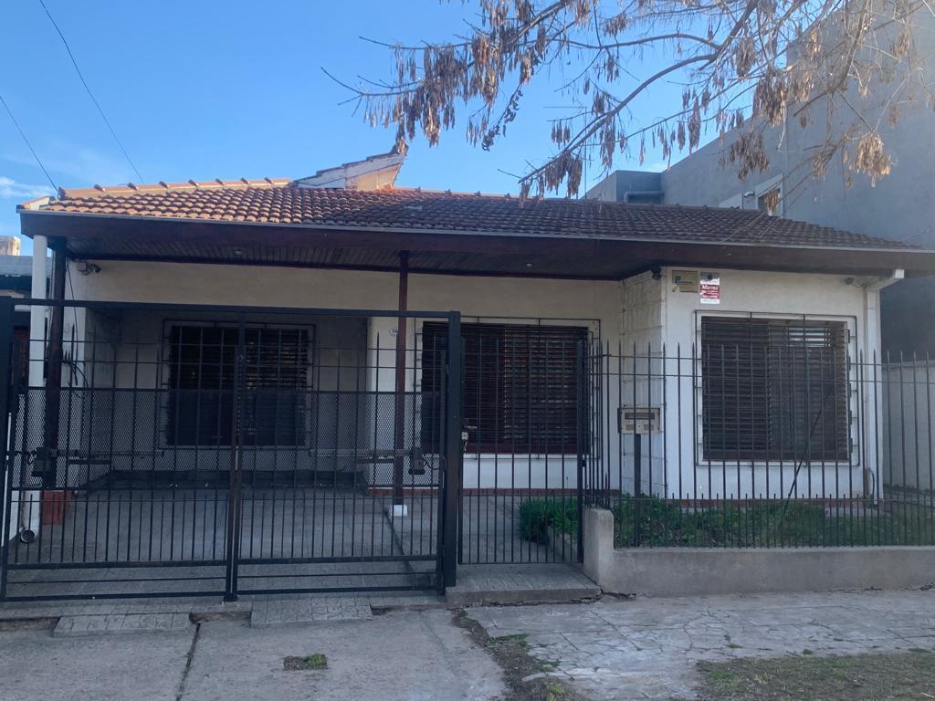 Casa en Moreno venta 5 ambientes con jardin