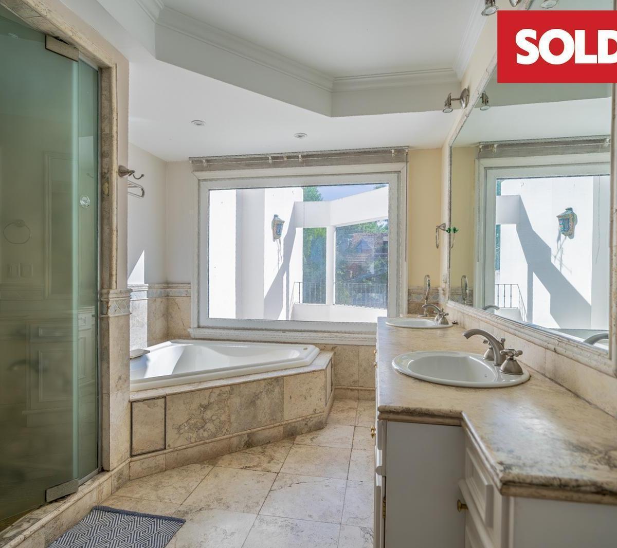 Venta Imponente Casa en La Lucila, 7 Ambientes de Luz y Sol. Retasada, Oportunidad, Financiación 2