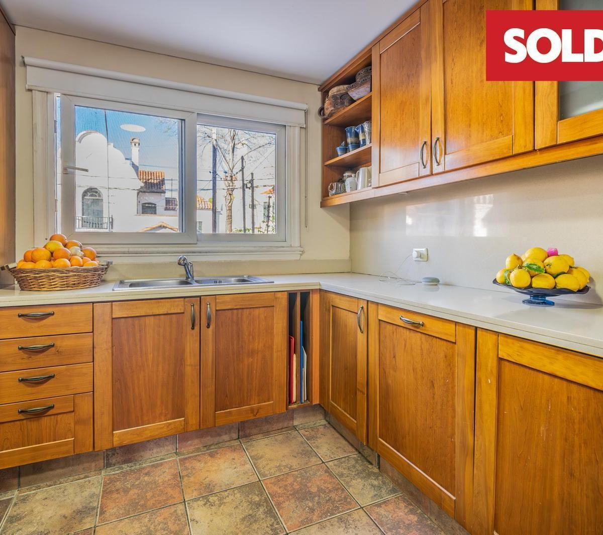 Venta Imponente Casa en La Lucila, 7 Ambientes de Luz y Sol. Retasada, Oportunidad, Financiación 3