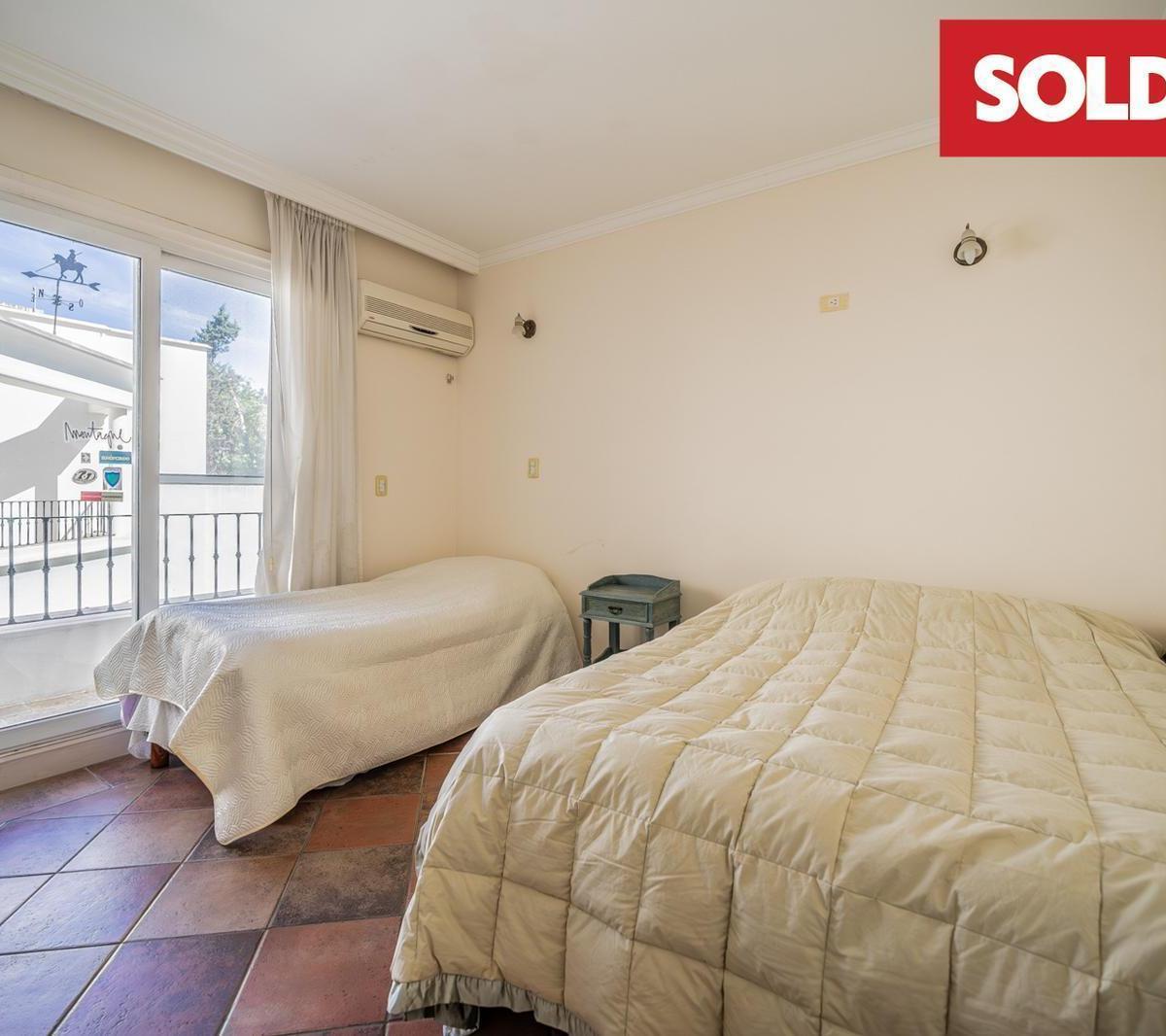 Venta Imponente Casa en La Lucila, 7 Ambientes de Luz y Sol. Retasada, Oportunidad, Financiación 3