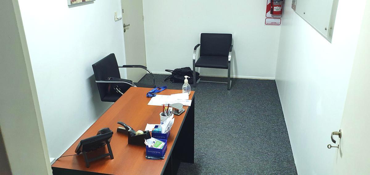 Oficina Al Frente en Microcentro con Muebles 3