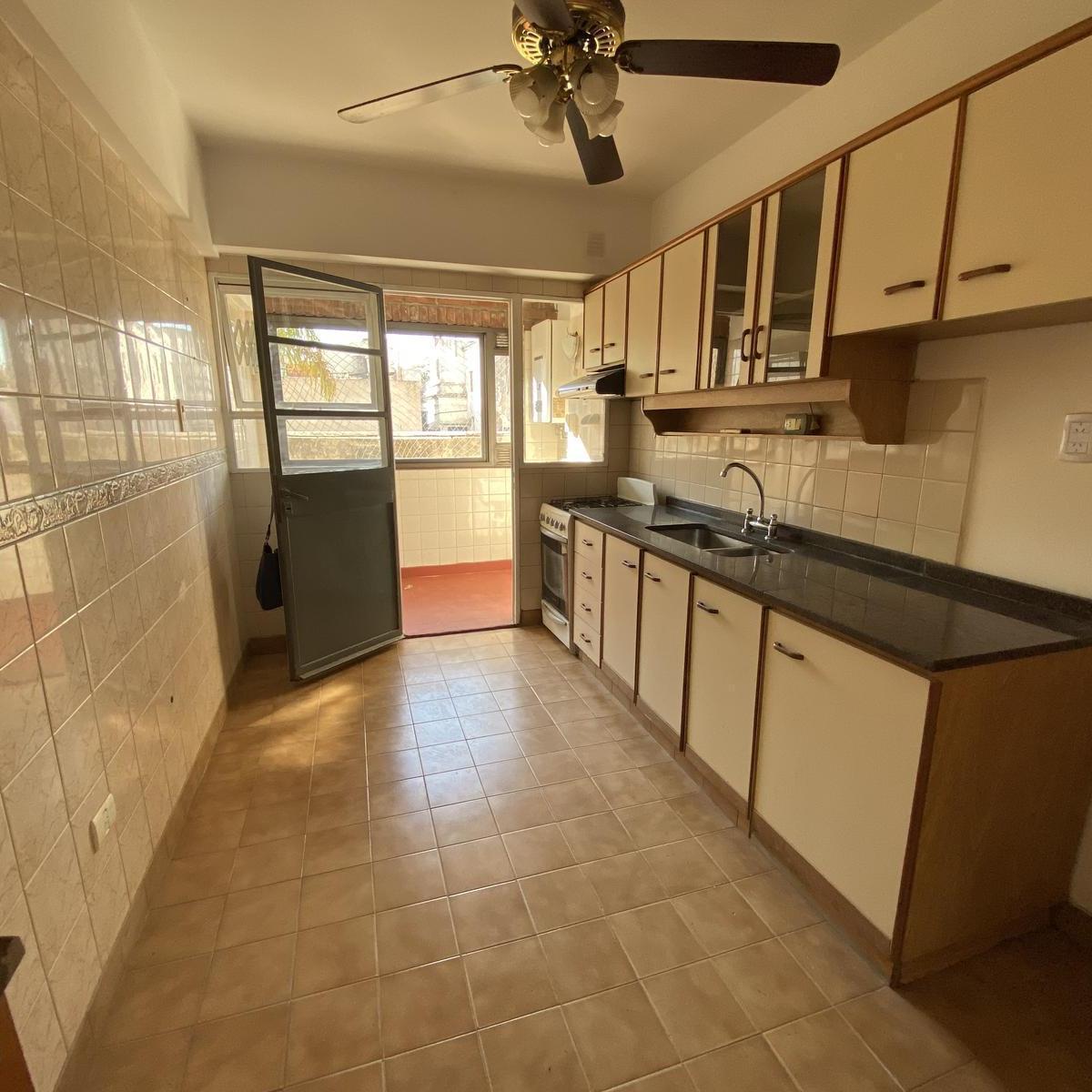 Venta - Oportunidad! Depto. 4 Amb C/balcón y Cochera 1