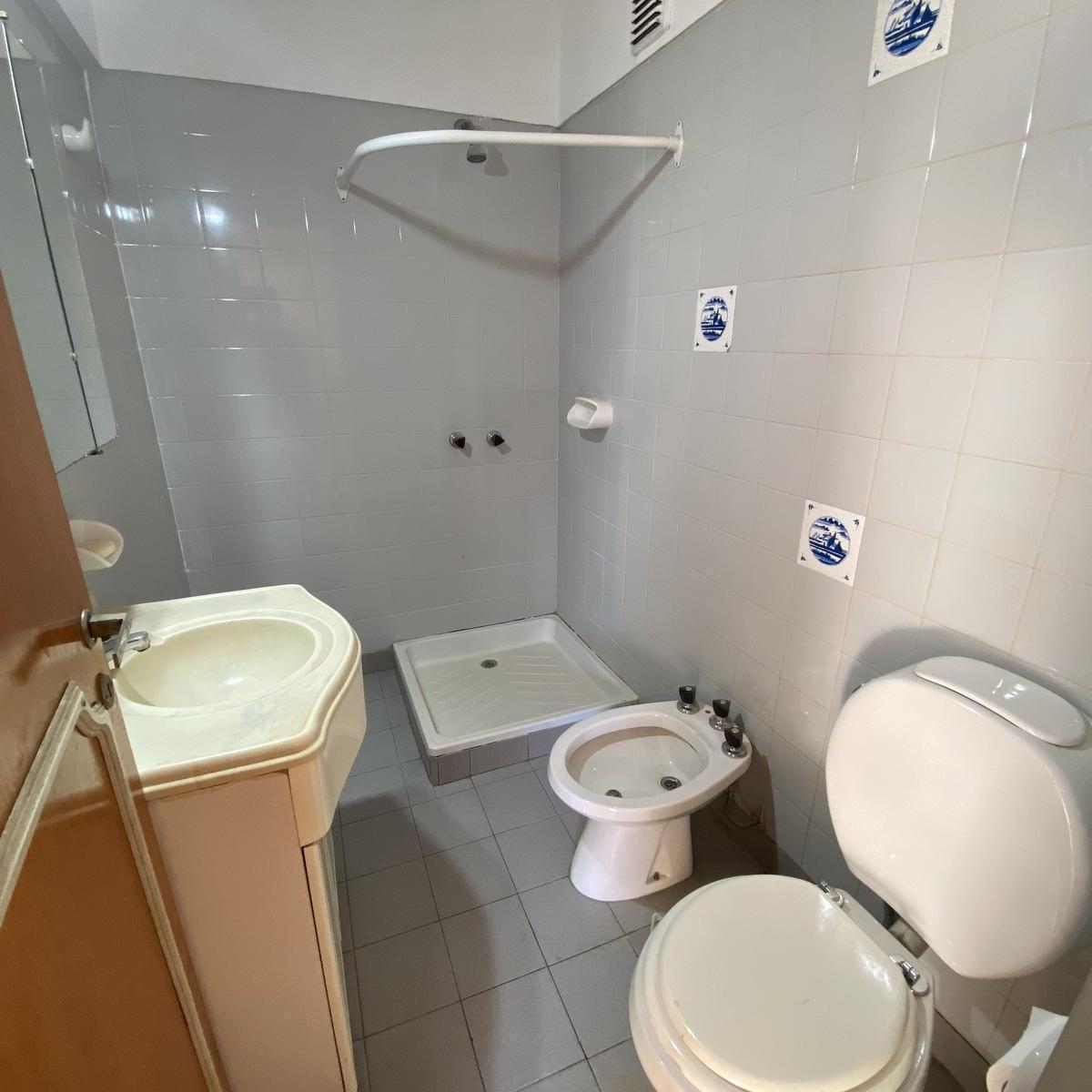 Venta - Oportunidad! Depto. 4 Amb C/balcón y Cochera 5