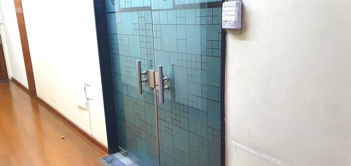 Oficina Al Frente en Microcentro con Muebles 2
