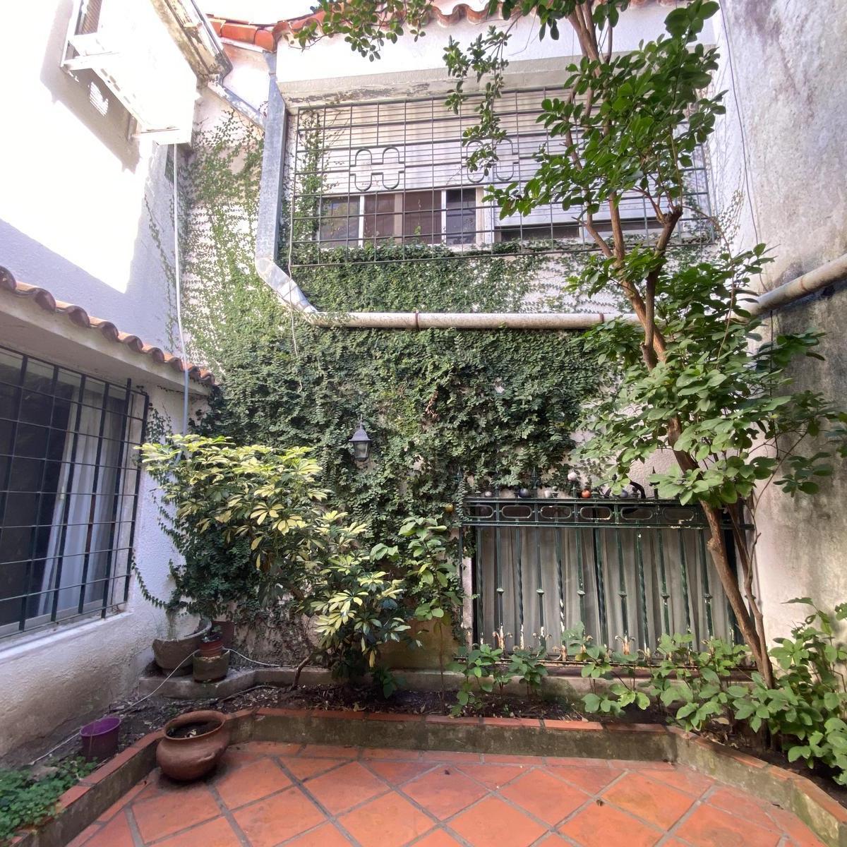 Venta - Casa 7 Amb. C/garage 3 Autos - Bo. Vte López 5