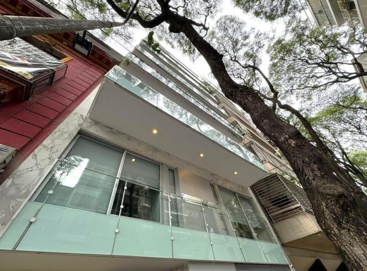 Venta. Departamento. 3 ambientes. Suite. Cochera fija. Caballito. 4