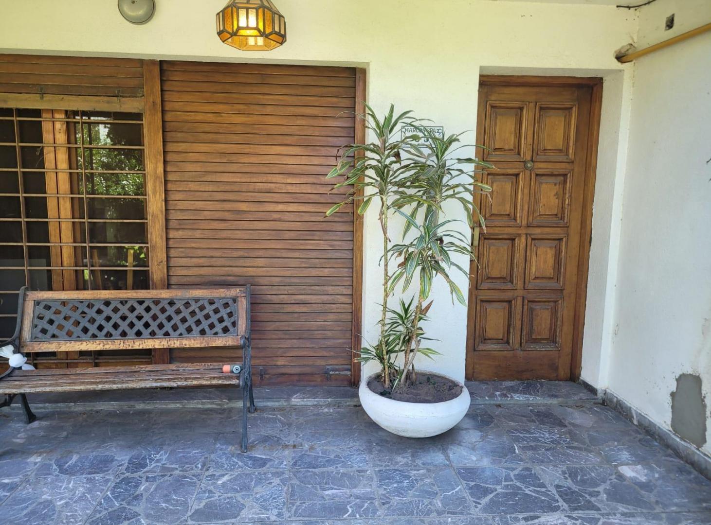 Venta - Casa Familiar con gran espacio para autos!