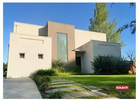 Casa en barrio cerrado Roble Joven