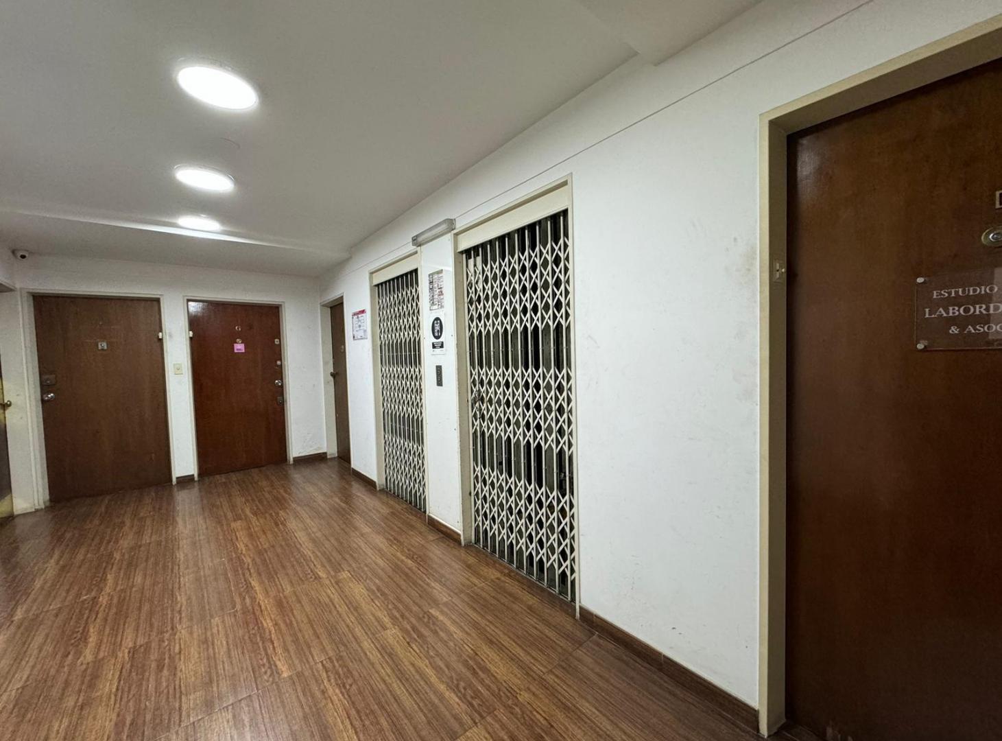 Foto de Venta. Oficina. Monoambiente dividido. 2 despachos. Recepción, imagen 3