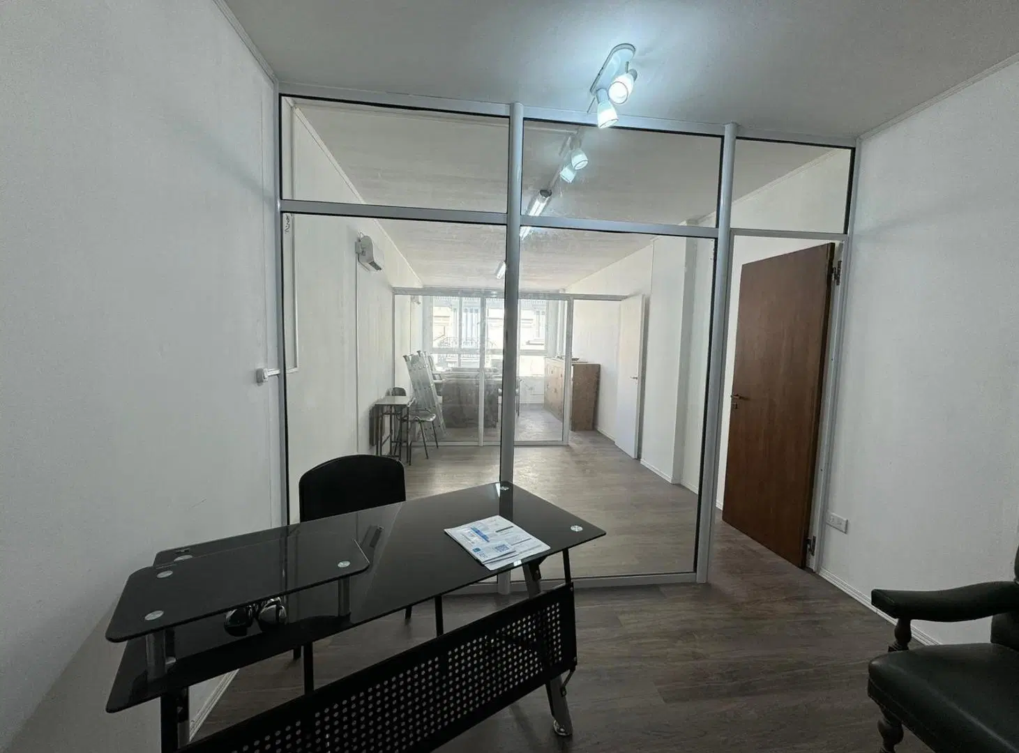Venta. Oficina. Monoambiente dividido. 2 despachos. Recepción. Tribunales. 3