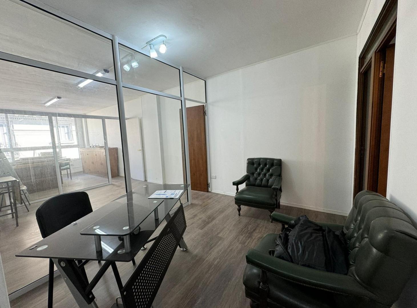 Foto de Venta. Oficina. Monoambiente dividido. 2 despachos. Recepción, imagen 5