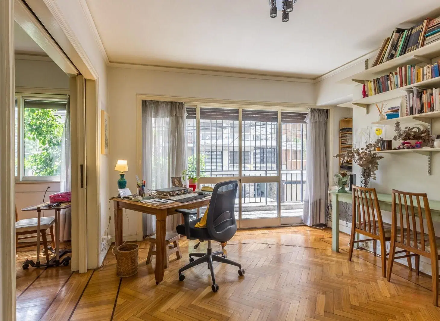 PISO EN CABALLITO CON MUCHO POTENCIAL. SUPER LUMINOSO CON PATIO, BALCONES Y COCHERA 3