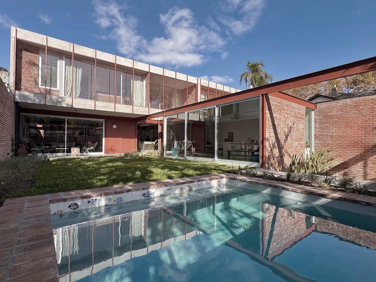 Casa Venta 5 ambientes con jardin y pileta Acassuso