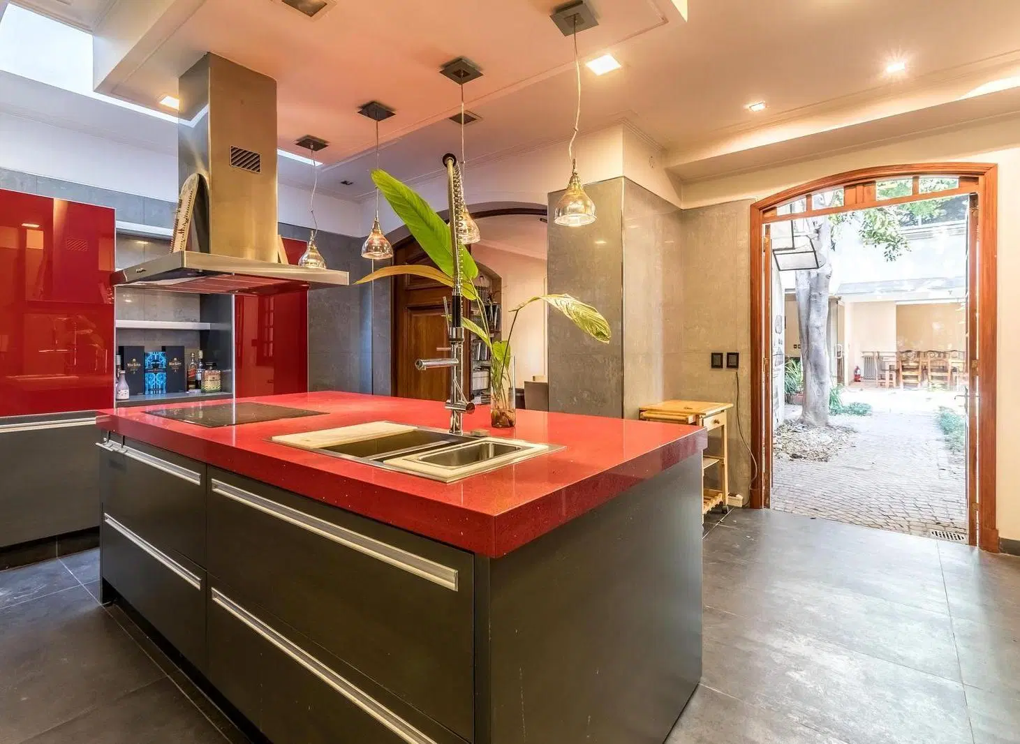 Casa en venta en Villa Urquiza Jardin Garage Quincho Yacuzzi 4