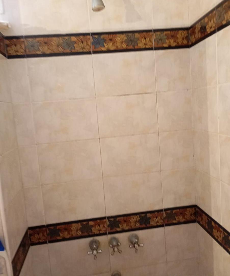 Foto de Casa de 5 ambientes a la venta en Rafael Calzada, imagen 2