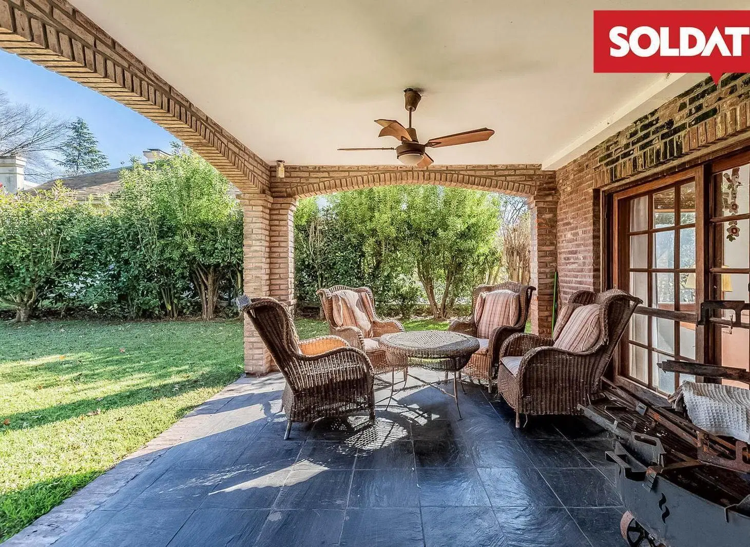 Casa en Venta de 4 ambientes con depemdencia y Quincho cerrado aparte con vista ala pileta 5
