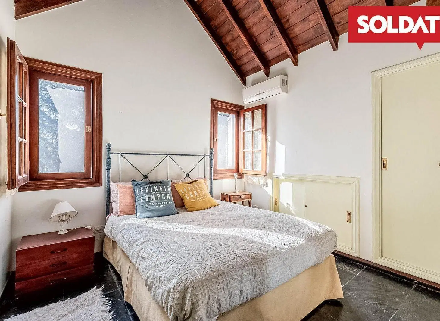 Casa en Venta de 4 ambientes con depemdencia y Quincho cerrado aparte con vista ala pileta 8