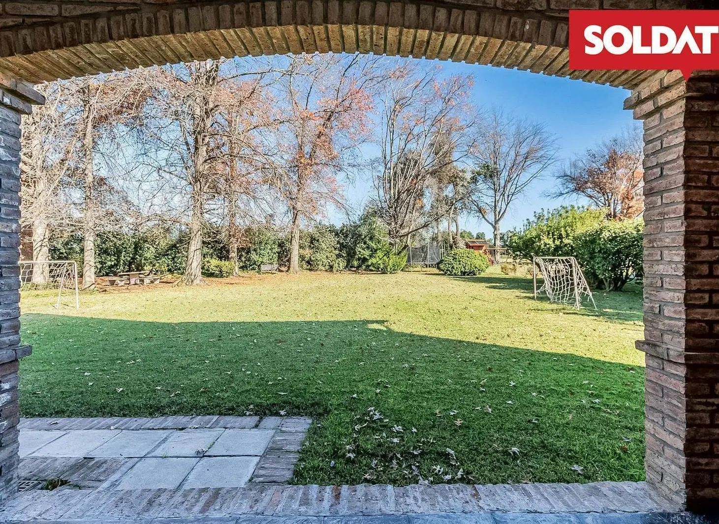 Casa en Venta de 4 ambientes con depemdencia y Quincho cerrado aparte con vista ala pileta 4