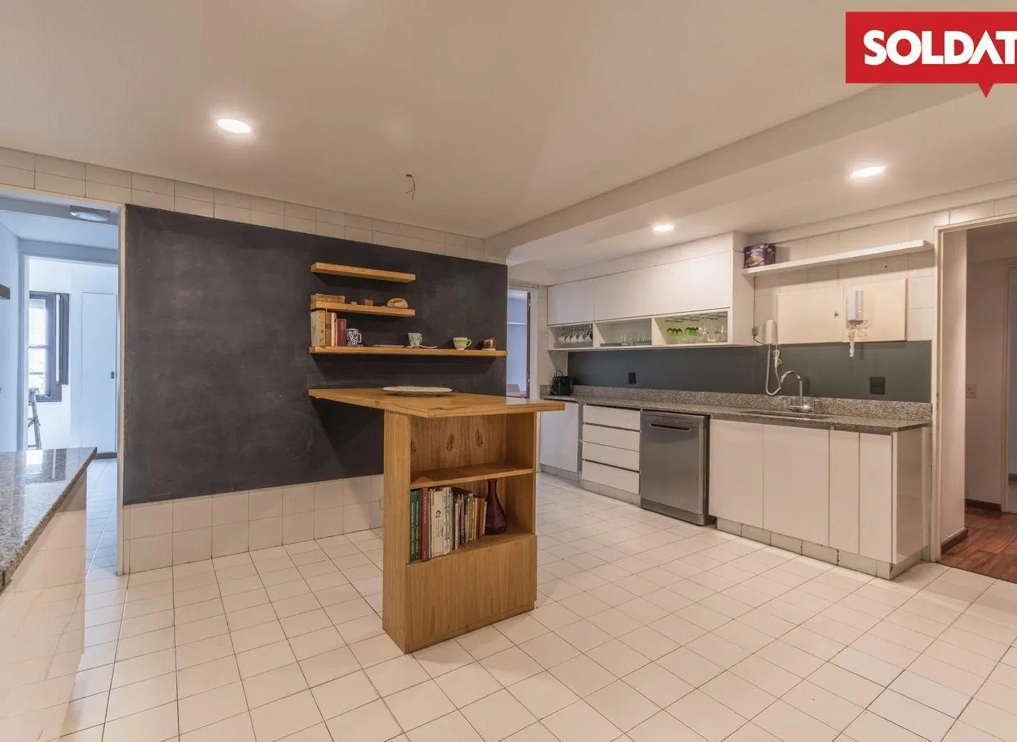 Venta Departamento 5 ambientes con dependencia y cochera en Retiro 3