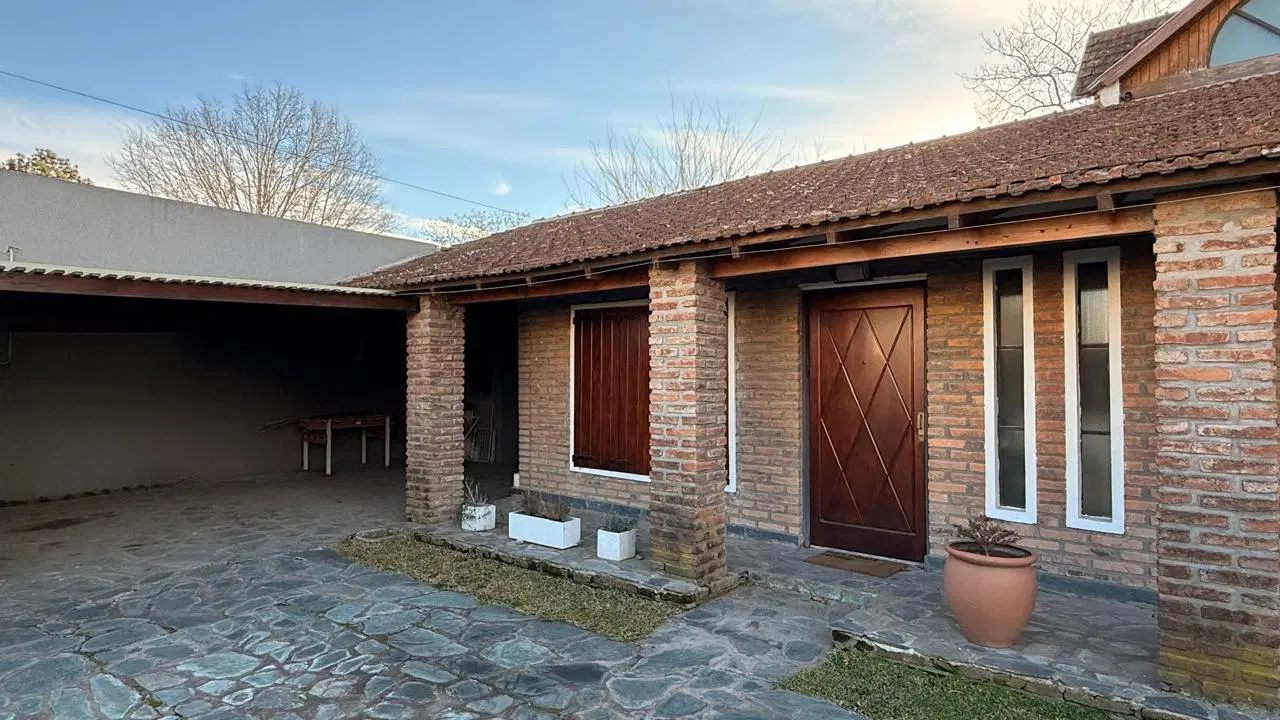 Casa PB y PA en Av. San Martín, Los Cardales | Pileta, Quincho 3