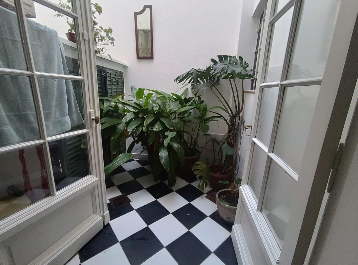 Foto de PH 3 ambientes al frente en Núñez — antiguo de categoría con patio, imagen 3
